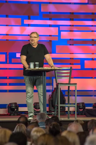 Southern Baptists delay decision on Rick Warren's Saddleback Church over female pastors