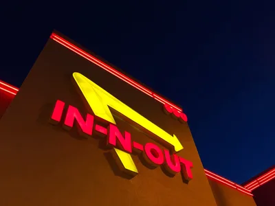 Which Bible verses does In-N-Out serve with its Double-Doubles, fries and shakes?