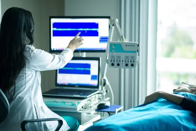 Catholic doctor seeks to help patients better recover from ICU | Crux Now