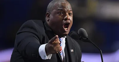 Televangelist Mark Burns Defends Golden Trump Statue