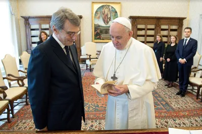 Pope Francis sends condolences for death of European Parliament president
