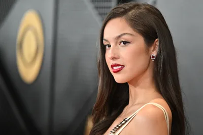This Young Pop Star is Pushing Deadliest Pills of All