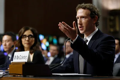 Meta CEO Mark Zuckerberg to Replace Facebook Fact Checkers with User-Driven 'community notes''