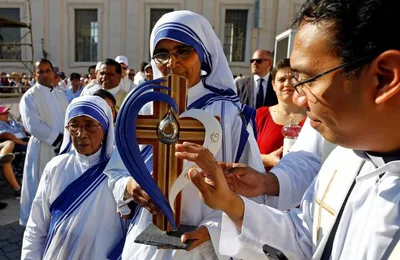 India blocks foreign donations to Mother Teresa's Christian charity