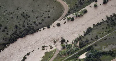 Flood waters strand tourists in Yellowstone