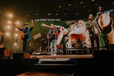 Hillsong’s Joel Houston declares worship is a believer's response when their 'world is falling apart'