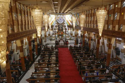 On First Day in Iraq, Pope Francis Pays Tribute to Christian Martyrs