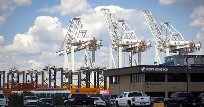East coast dockworkers return to work after strike