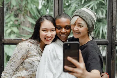 How Should a Parent Respond if Their Gen Z Kid Rejects Christianity? Apologist Answers
