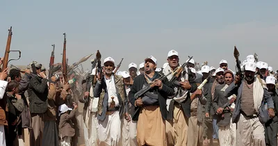 Houthi Rebels Continue Attacks on Commercial Ships after U.S., U.K. Strikes
