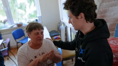 Russian Professional Tennis Player Volunteers with CBN to Help Ukrainian Refugees in Poland