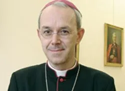 Bishop calls receiving Communion on the tongue more reverent