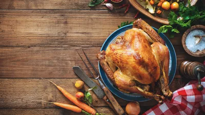 Chicago Students Cook Thanksgiving Meals to Bless 350 Senior Citizens, 'Bring People Together'