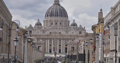 Pope lies in state before Saturday funeral