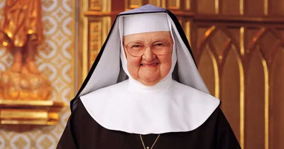 Inaugural edition of Sheen Awards honors Mother Angelica