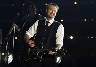 Blake Shelton Says He 'absolutely loves' 'The Chosen'; Jesus Actor Jonathan Roumie Responds