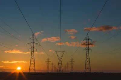 Experts Warn Cyber Hackers, EMP Attacks and Solar Storms Could 'Annihilate Our Electric System'