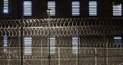 Louisiana deputies find jail escapees hiding in dumpster