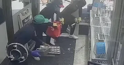 Smash-and-grab robbers steal $2 million in jewelry