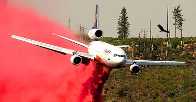 Thousands flee California fire