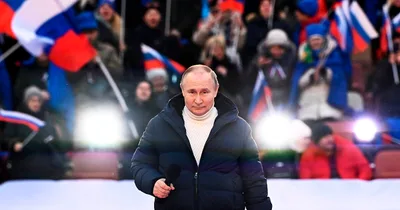 Putin holds rally as troops continue bombings