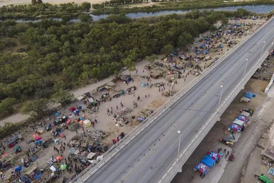 New Surge at Southern Border: 400,000 Expected in Oct., Inspired by Haitian Migrants Under Bridge