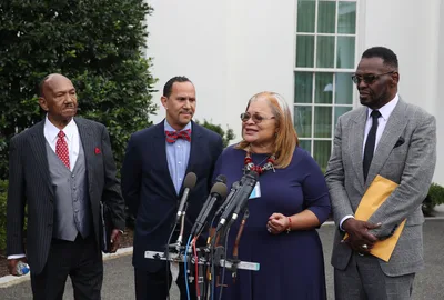 Trump holds meeting with black pastors amid Rep. Cummings, Al Sharpton tirade