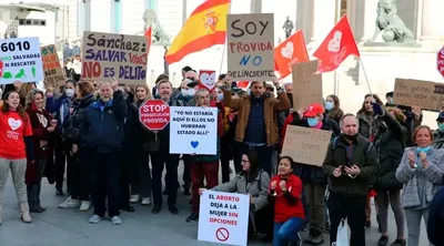Bill criminalizing prayer near abortion clinics protested outside Spain's Senate