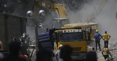 Nigerian building collapse kills dozens