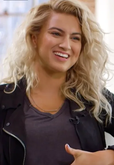 Tori Kelly explains why it's essential for people to read the Bible