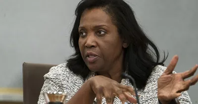 Supreme Court Allows Fed’s Lisa Cook to Keep Job for Now