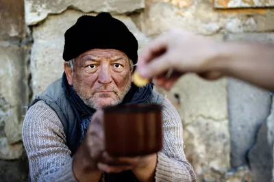 The Biblical Case for Giving Cash to the Homeless - RELEVANT