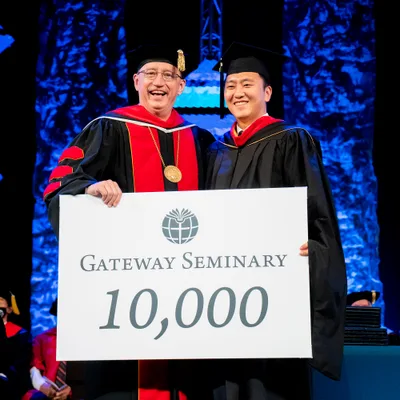 Gateway celebrates 10,000th graduate; Iorg urges graduates to press into challenges | Baptist Press