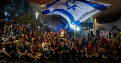 Protesters call for hostage deal after six deaths