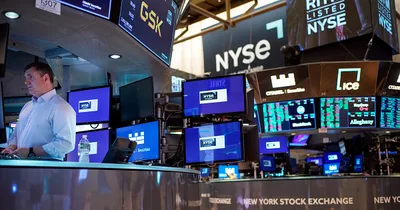 Stocks Dip Lower on Rate Hike Fears