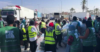 Israel, Egypt Allow Humanitarian Aid into Gaza