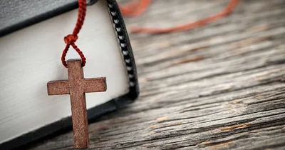 Virginia Governor Signs Law Protecting ‘Outward Expression of Religious Faith’