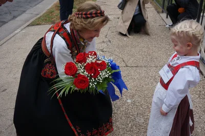 Queen Lauds Minnesota Church’s Century of Norwegian Worship