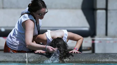 Millions in US Battle Deadly Heat Wave, Paramedics See Rise in Heat-Related Illnesses, 1,500 Dead in Europe
