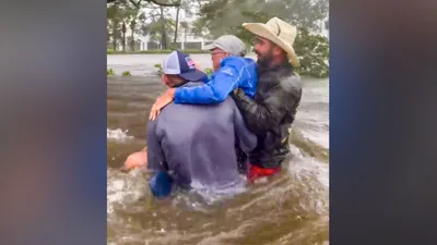 'He Was in Shock': Footage Emerges of Dramatic Rescue as Elderly Man's Car Overwhelmed by Raging Hurricane Ian