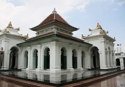 Hundreds of Muslims protest church construction in Indonesia