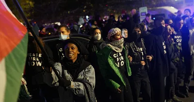 Police, protesters violently clash outside Democratic National Committee headquarters