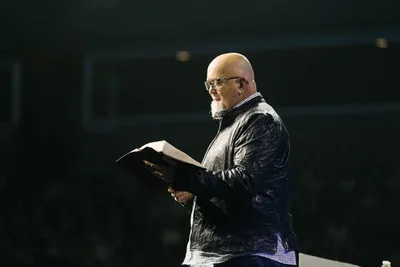 Bank drops foreclosure suit against James MacDonald months after his settlement with megachurch