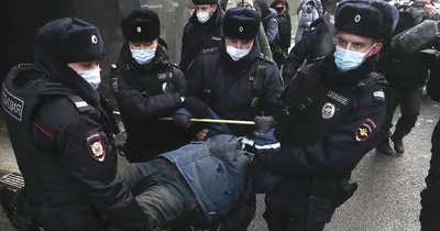 Russia shuts down human rights group