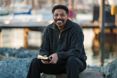 Tony Evans warns Satan attacking biblical manhood; society on 'precipice' of disaster