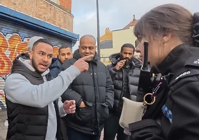 Police officer praised for defending right to preach in Muslim area