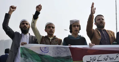 Pakistan retaliates with air strikes against targets in Iran