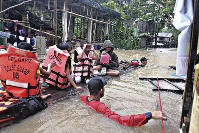 Tropical storm continues to inflict damage on Philippines