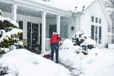 Thousands without power, death toll rises as winter storm brings blizzards, arctic freeze to the US