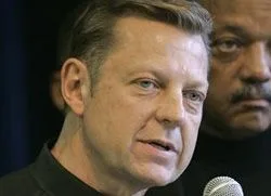 Cardinal suspends controversial Chicago priest